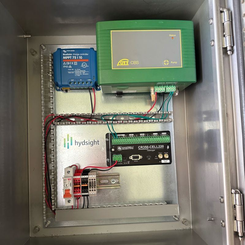 Wired monitoring station enclosure with datalogger and power system